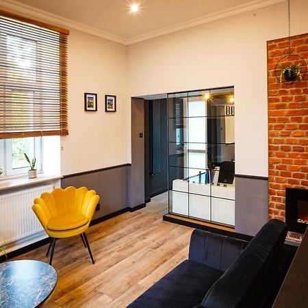 Apartament Z Jacuzzi W Centrum Sanoka Exterior photo
